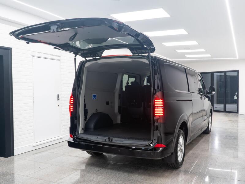 Volkswagen Transporter view 3