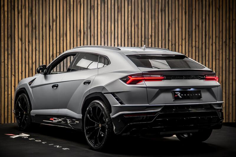 Lamborghini Urus view 3