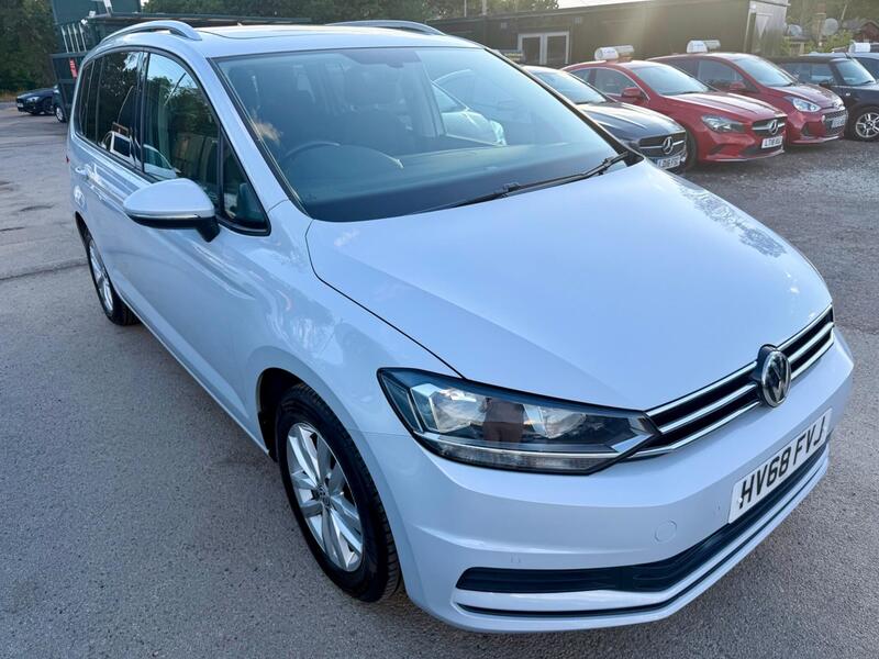 Volkswagen Touran view 6