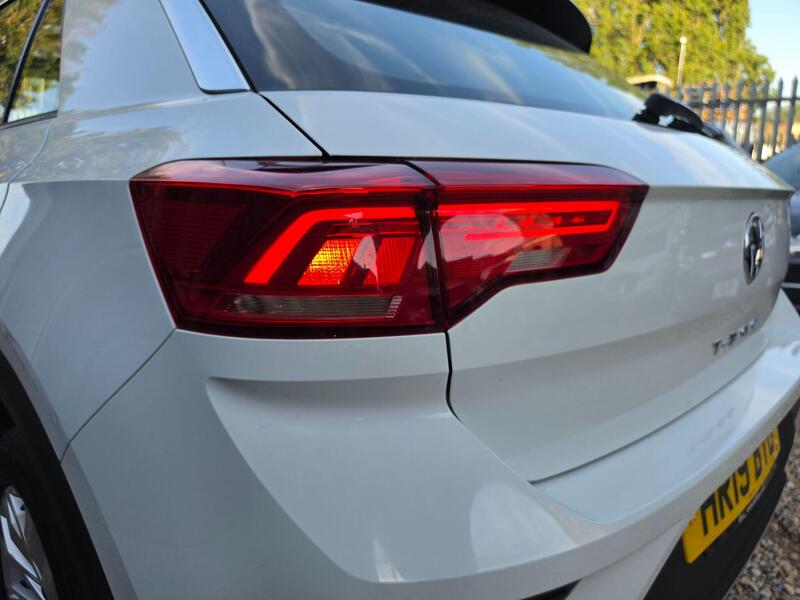 Volkswagen T-Roc 1.0 TSI SE Euro 6 (s/s) 5dr thumbnail 11