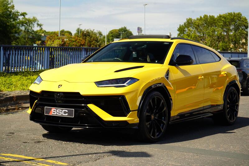 Lamborghini Urus view 7