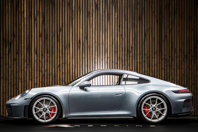 Porsche 911 view 7