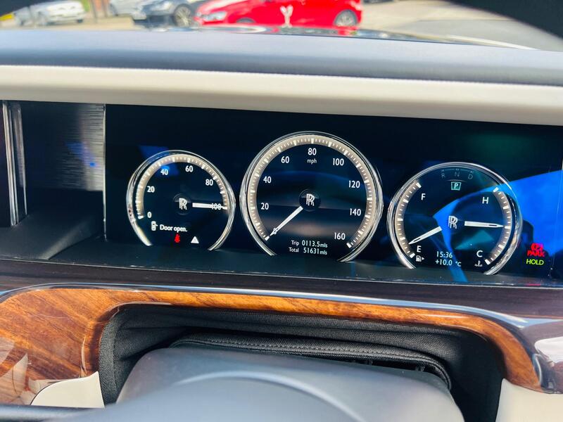 Rolls-Royce Phantom view 82