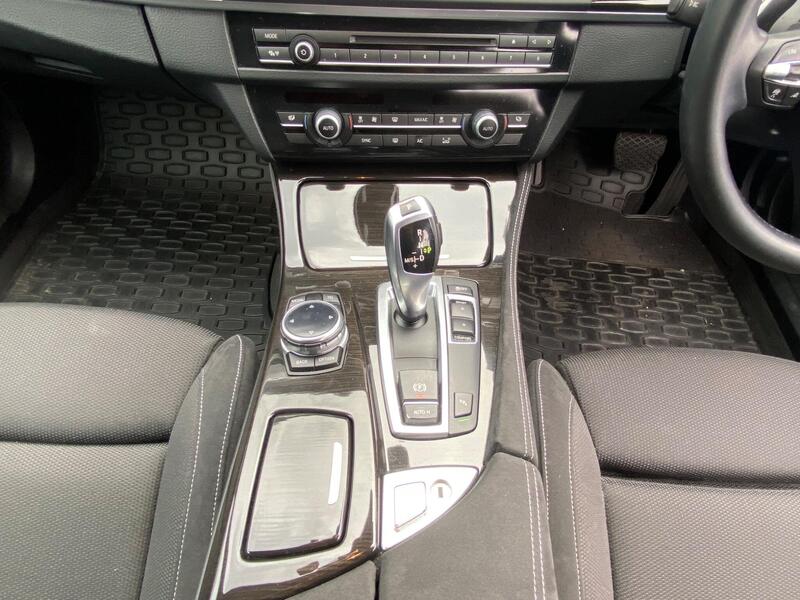 BMW 5 Series view 19