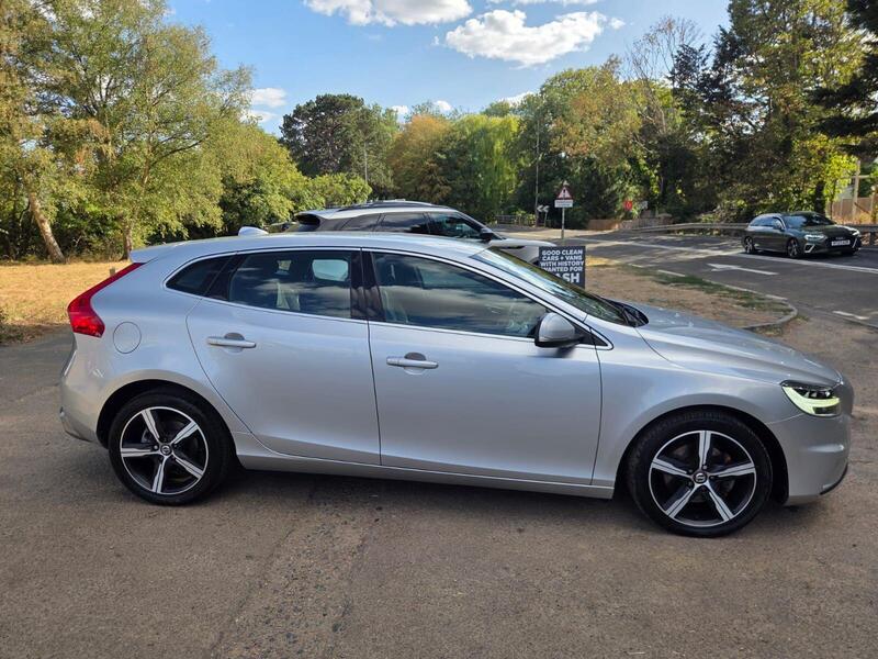Volvo V40 view 3