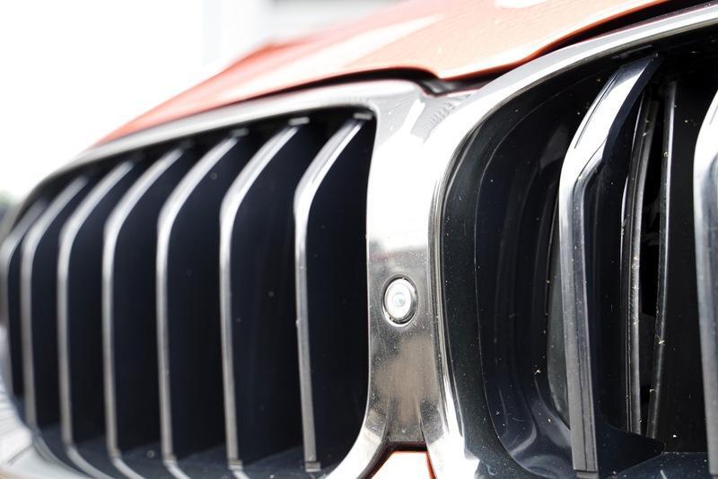 BMW 8 Series view 15