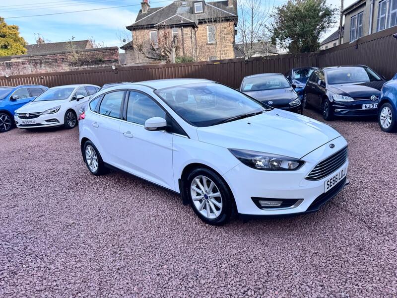 Ford Focus view 5