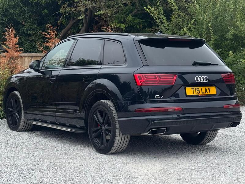 Audi Audi Q7 view 6