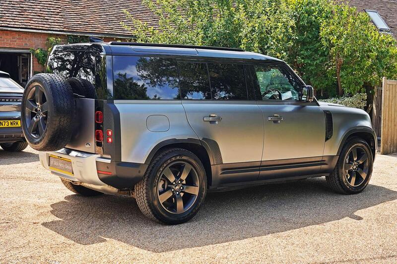 Land Rover Defender 110 view 7