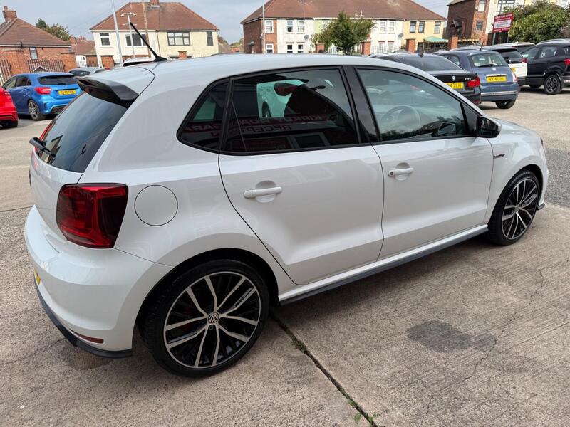 Volkswagen Polo view 4