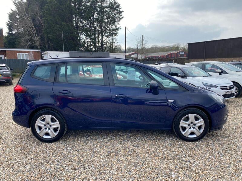 Vauxhall Zafira Tourer view 3