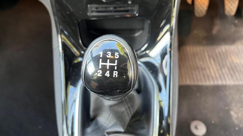 2013 Ford Fiesta — photo 38