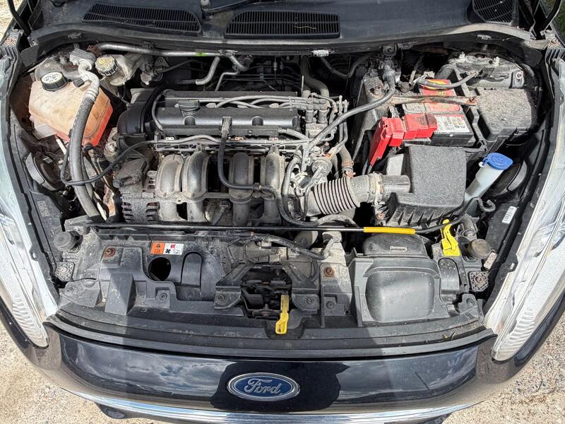 2013 Ford Fiesta — photo 17