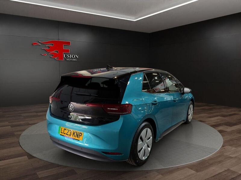 Volkswagen Id.3 view 5