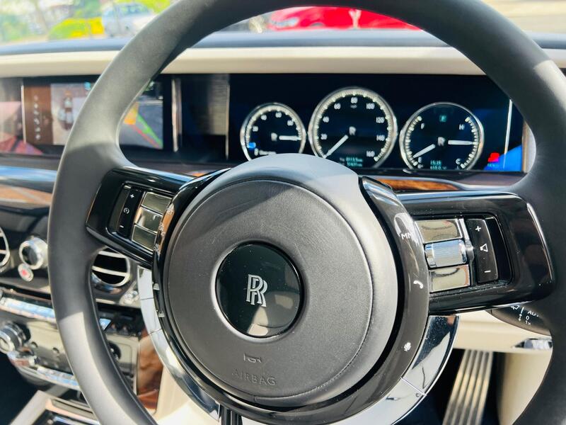 Rolls-Royce Phantom view 70