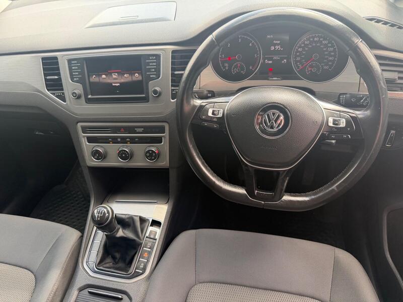 Volkswagen Golf Sportsvan view 2