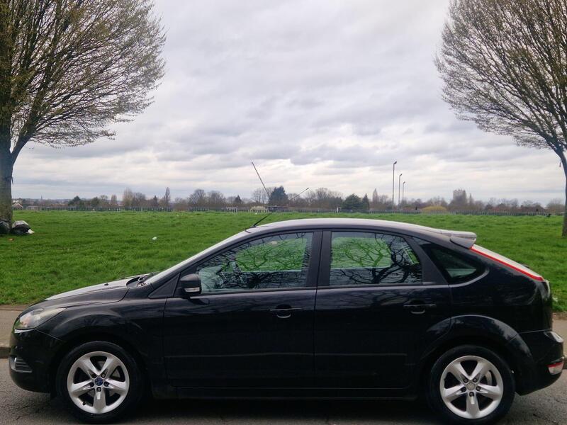 Ford Focus view 3