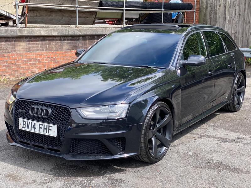 Audi RS4 Avant view 2