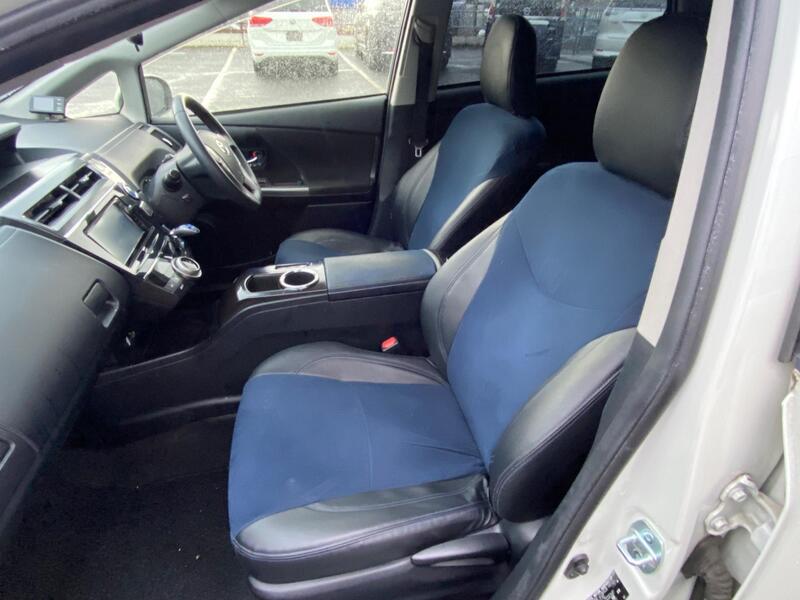 Toyota Prius+ view 17