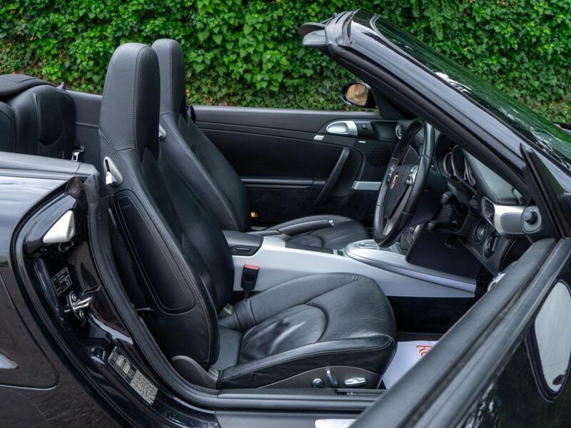 Porsche 911 view 5