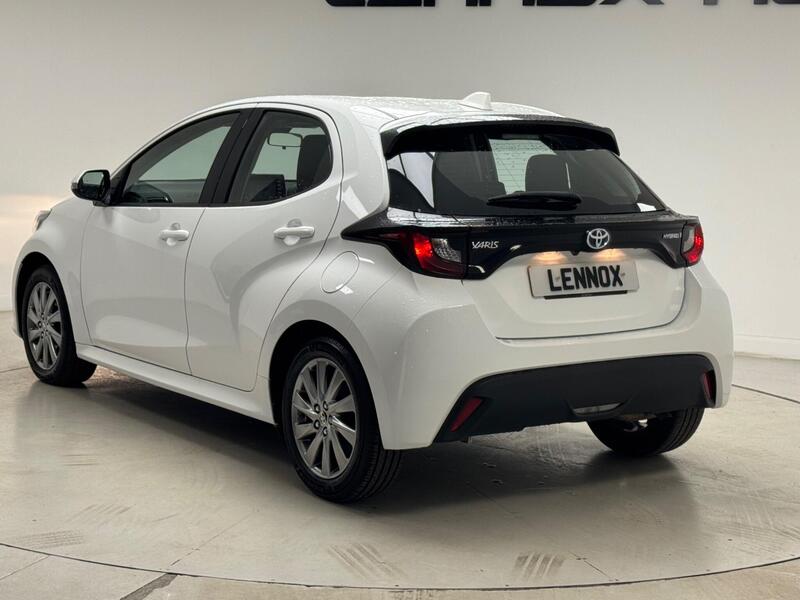 Toyota Yaris view 4