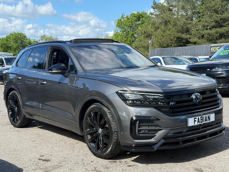 Volkswagen Touareg view 4