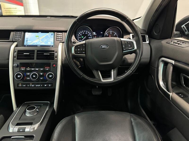 Land Rover Discovery Sport view 3