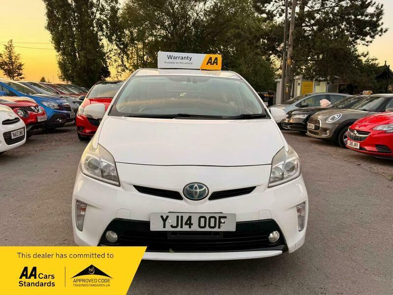 2014 Toyota Prius 1.5 CVT 4dr photo 4