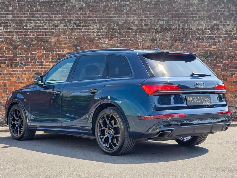 Audi Q7 view 3