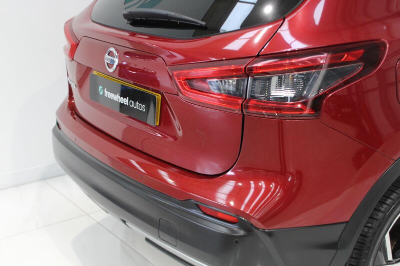 2017 Nissan Qashqai in Red — image 59 of 70
