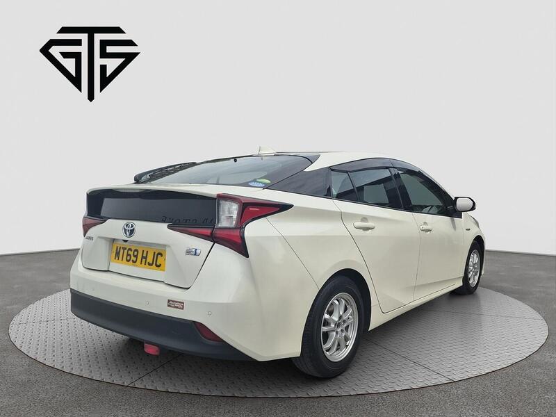 Toyota Prius view 3
