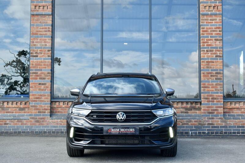 Volkswagen T-Roc view 4