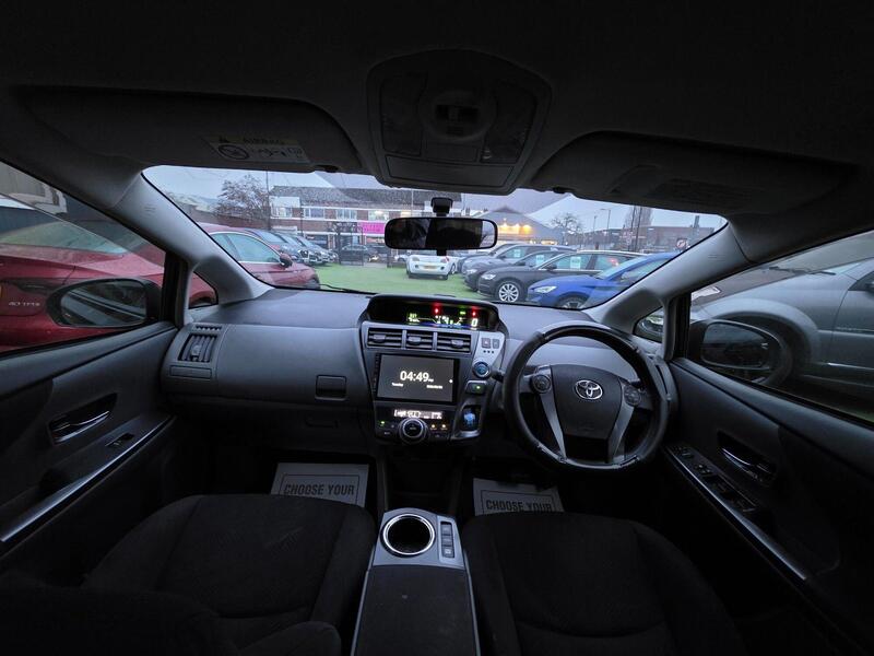 Toyota Prius view 3