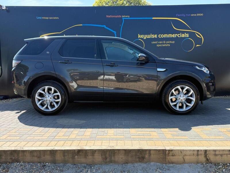 Land Rover Discovery Sport view 6