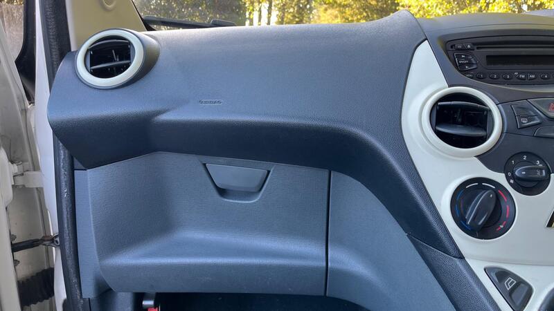 2013 Ford Ka — photo 26