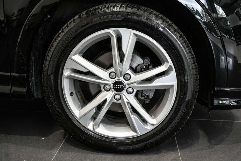 Audi Q3 view 7