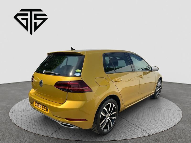 Volkswagen Golf view 3