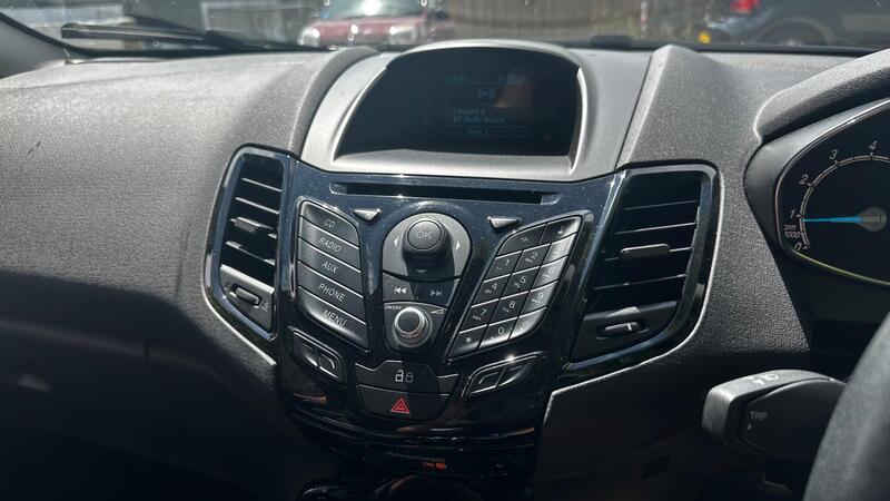 2014 Ford Fiesta — photo 17