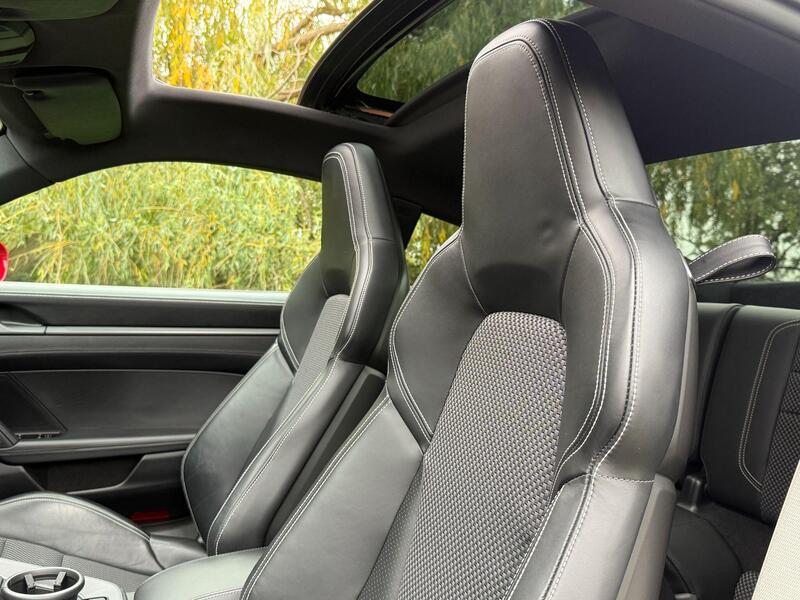 Porsche 911 view 19