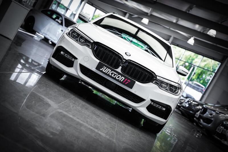 BMW 5 Series view 3
