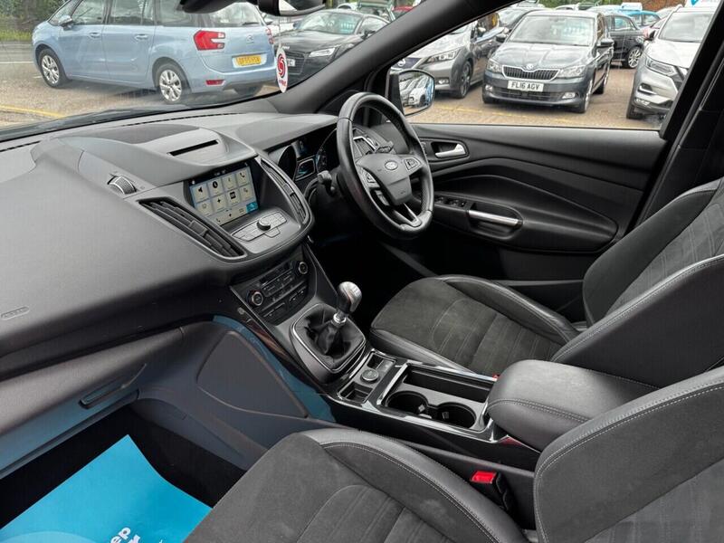Ford Kuga view 3