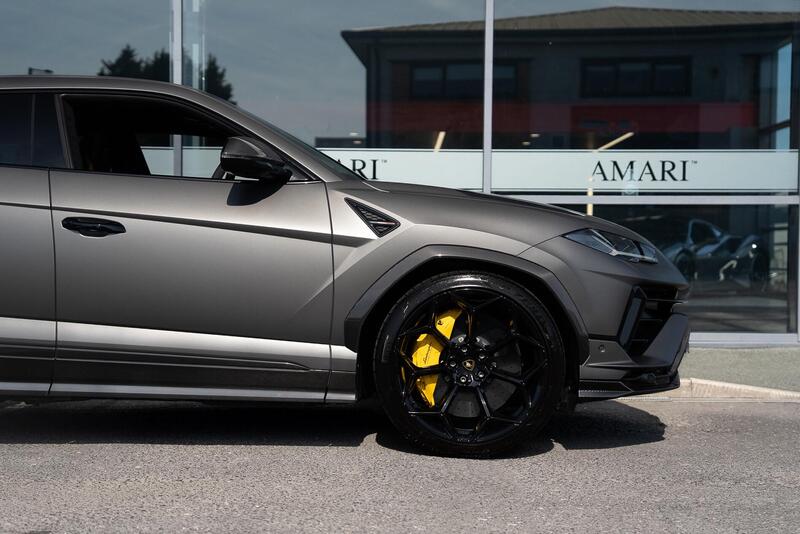 Lamborghini Urus view 5