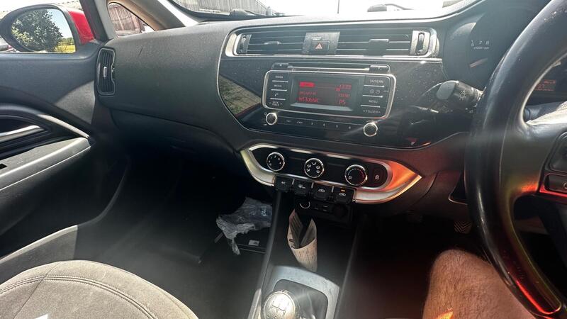 2015 Kia Rio — photo 23