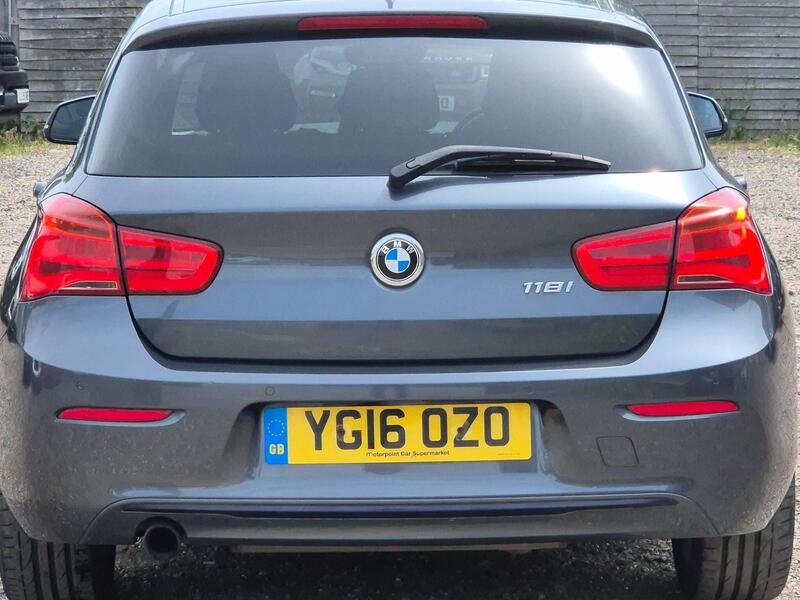 BMW 1 Series view 5