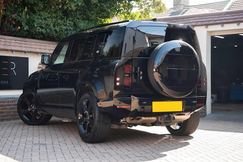 Land Rover Defender 110 view 4