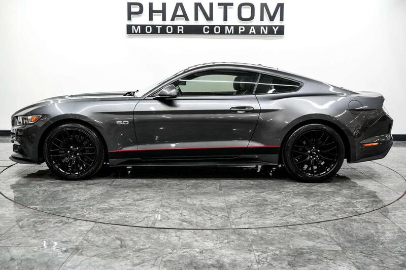 Ford Mustang view 3