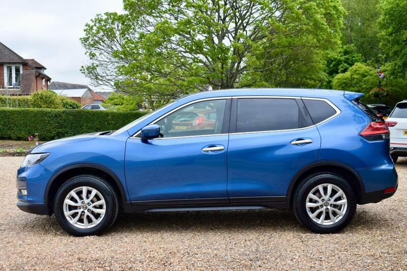 Nissan X-Trail view 4