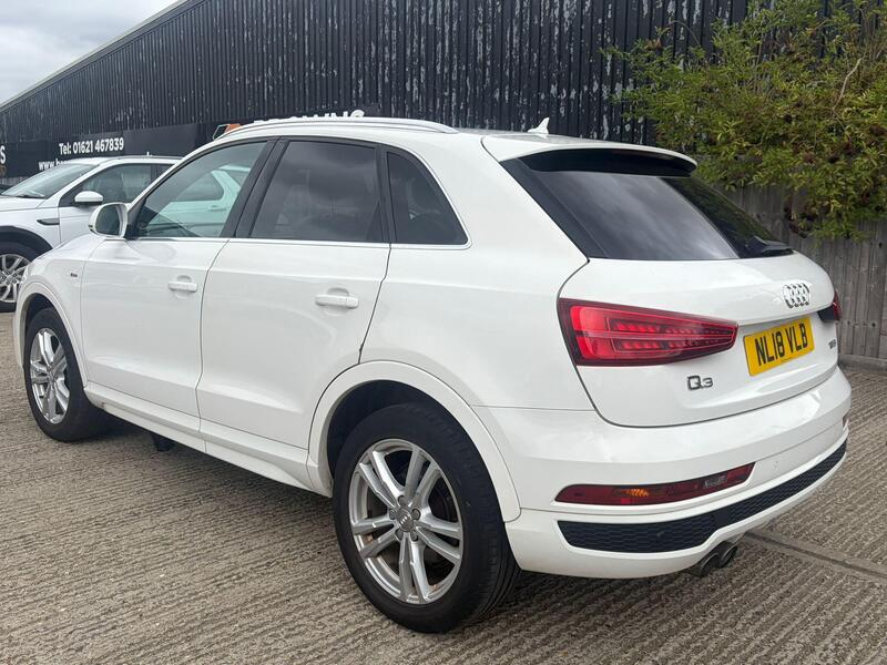 Audi Q3 view 4