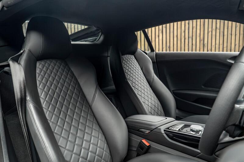 Audi R8 view 2