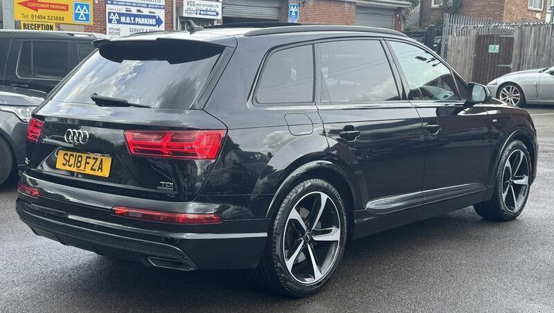 Audi Audi Q7 view 5